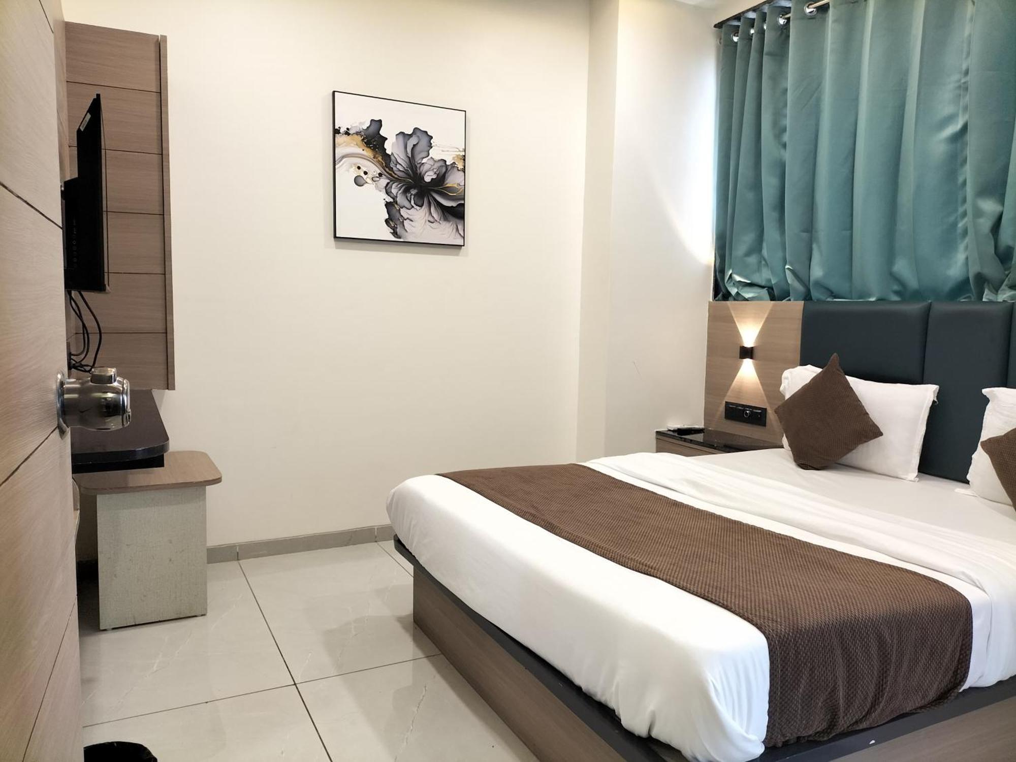 Hotel Paris Plaza Ahmedabad Exterior foto